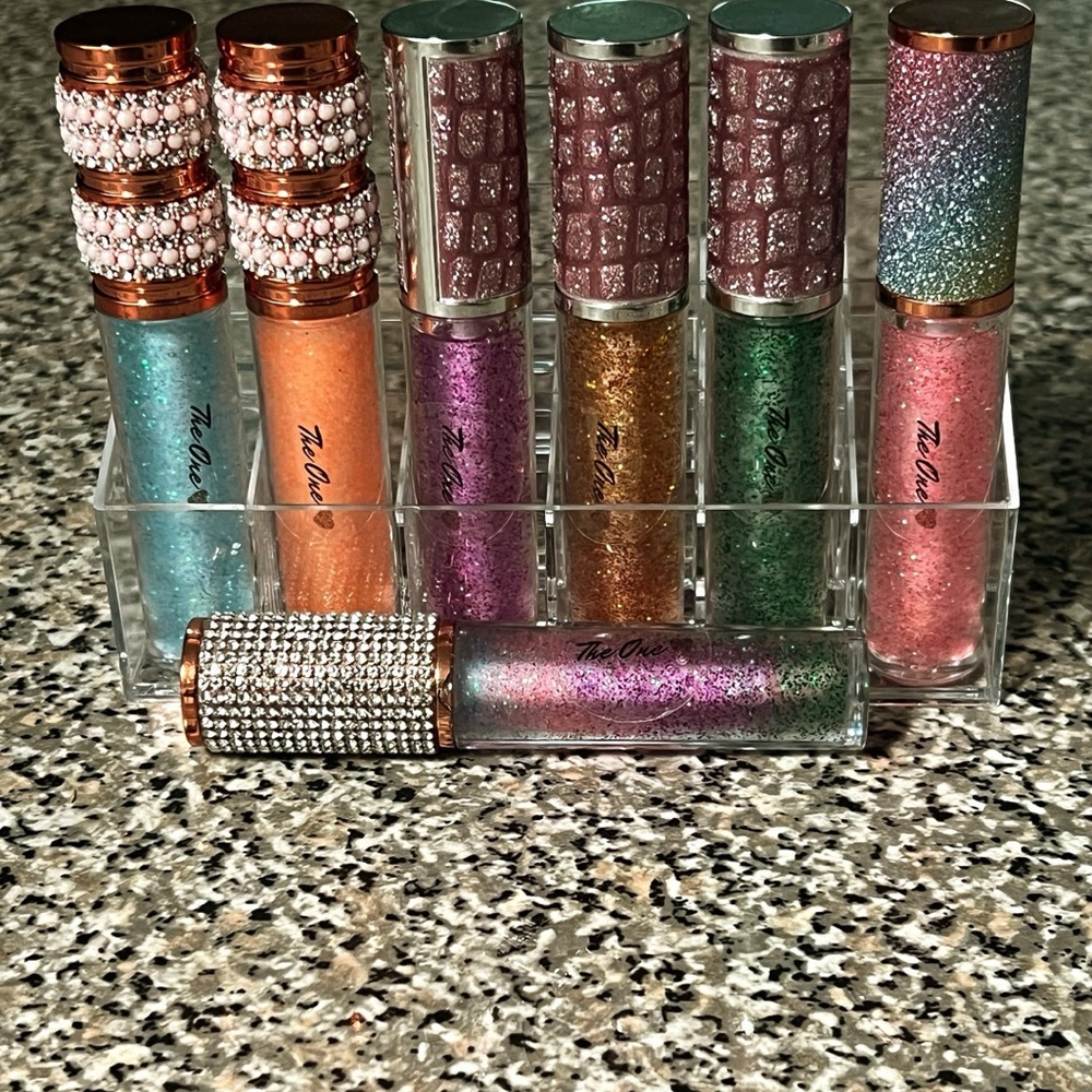Customize lipgloss glitter and non glitter. Vanilla cotton candy 🫐🍉🍓🍍